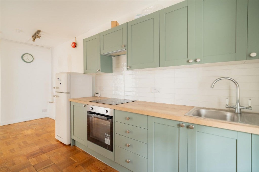 Flat Evesham Road in Cheltenham
