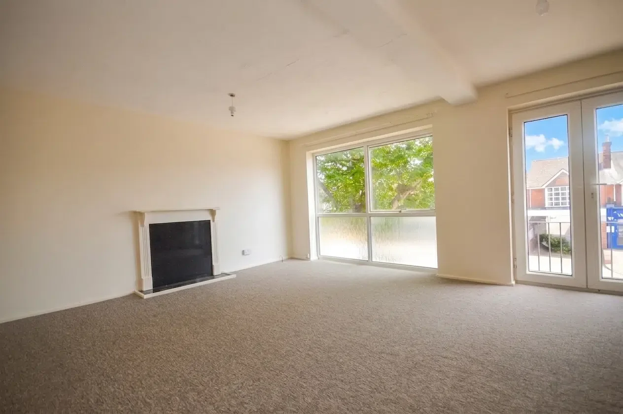 Flat Penn Road in Beaconsfield