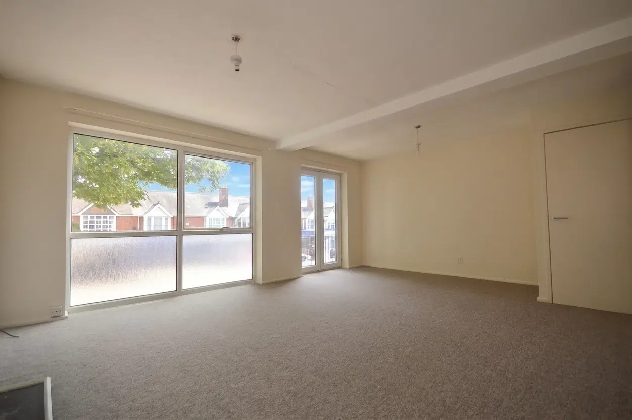Flat Penn Road in Beaconsfield