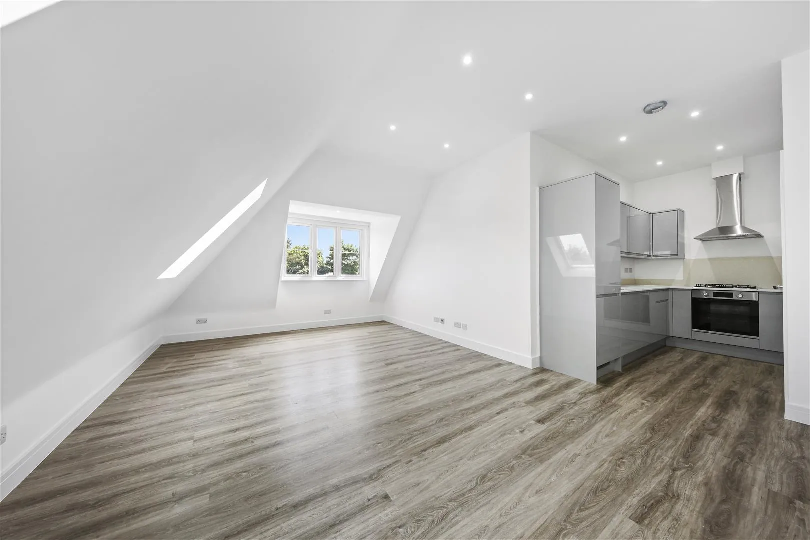 Flat Tudor Gardens in Greater London