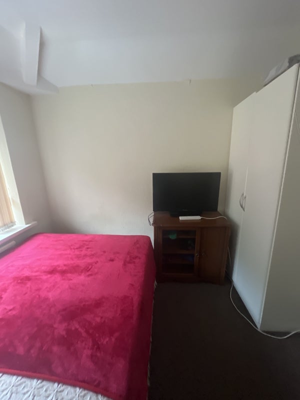 Room Binstead Road in Birmingham