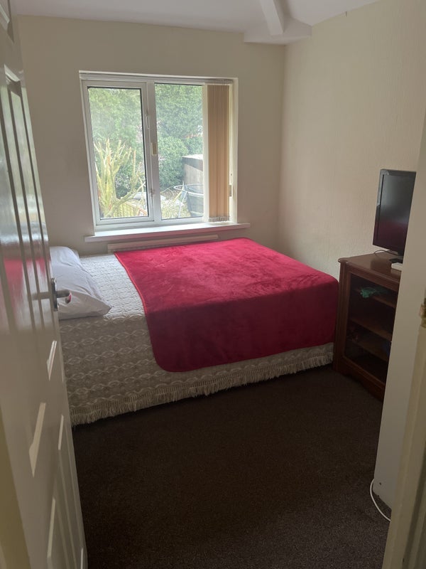 Room Binstead Road in Birmingham
