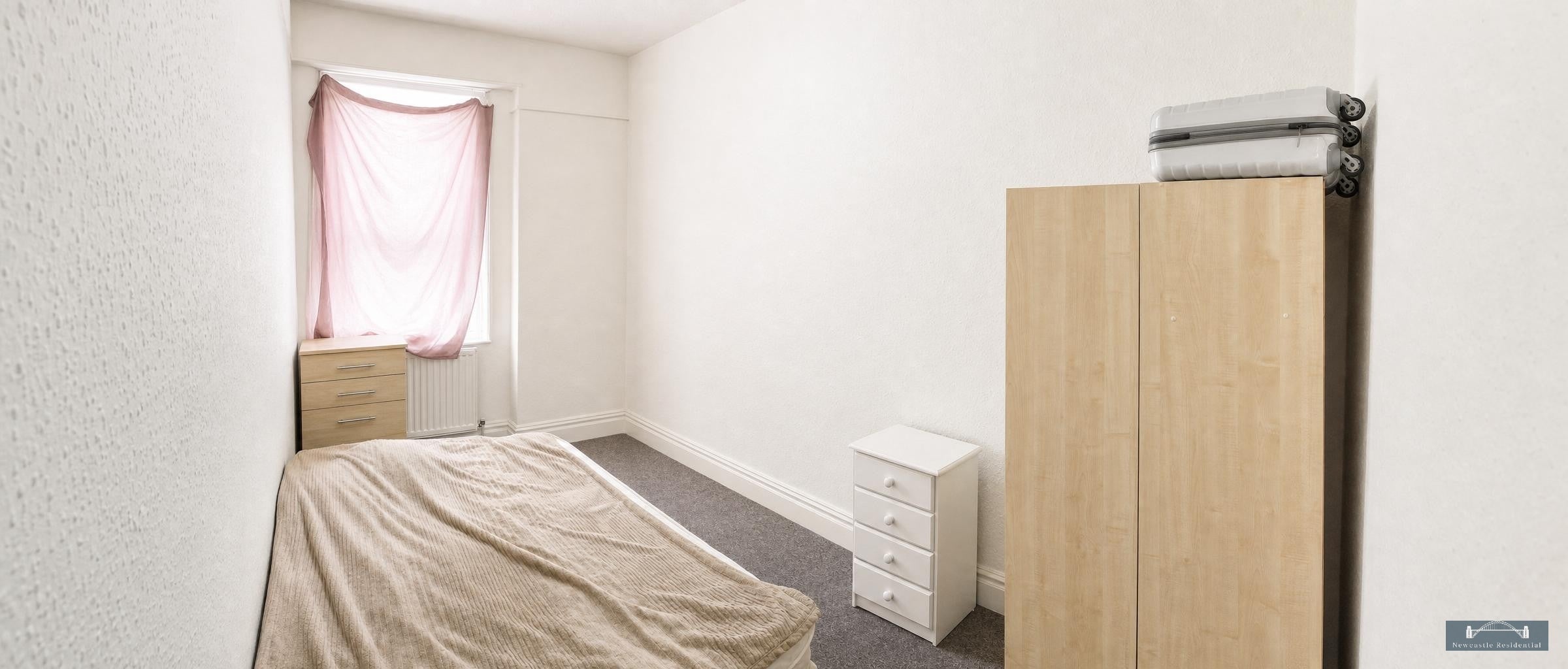 Flat Wingrove Avenue in Newcastle upon Tyne