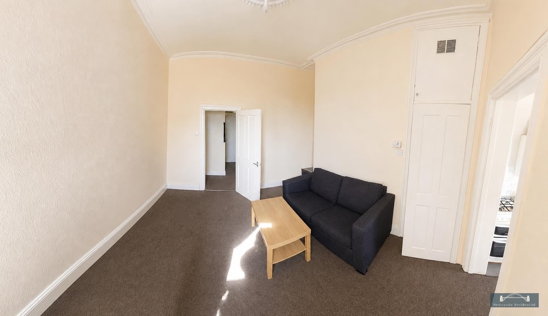 Flat Wingrove Avenue in Newcastle upon Tyne