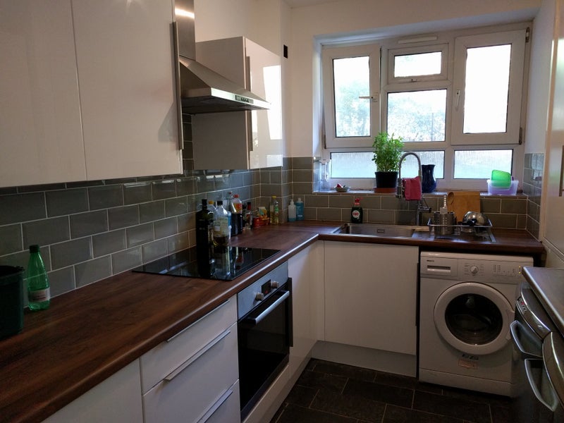 Room Estate Road in Greater London