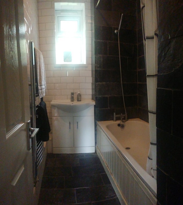 Room Estate Road in Greater London