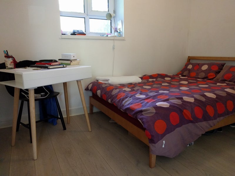 Room Estate Road in Greater London