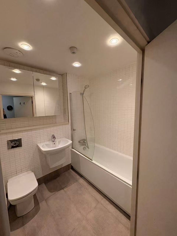 Room Worple Road in Greater London
