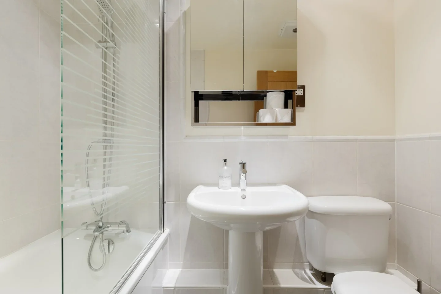 Flat Bridgefoot in Greater London