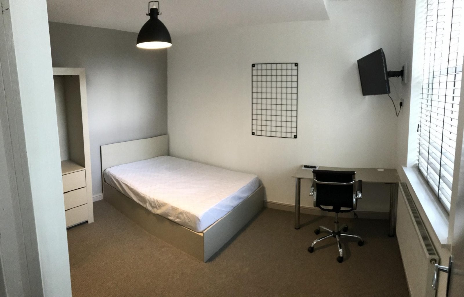 Room Rectory Place in Charnwood