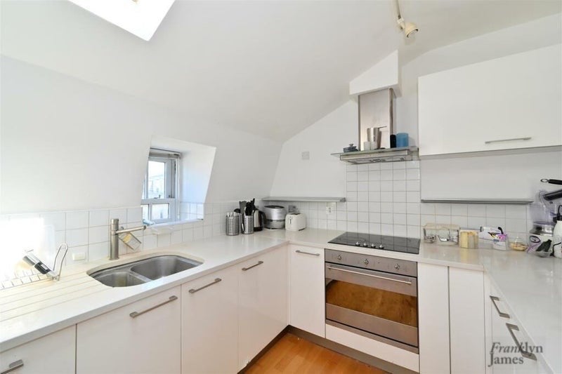 Room Caledonian Road in Greater London