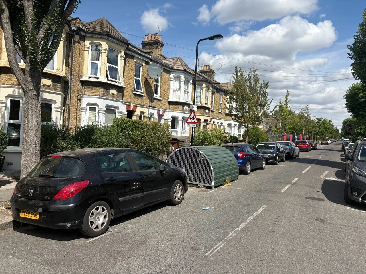 Flat Twickenham Road in Greater London