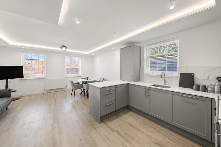 Flat Uxbridge Road in Greater London