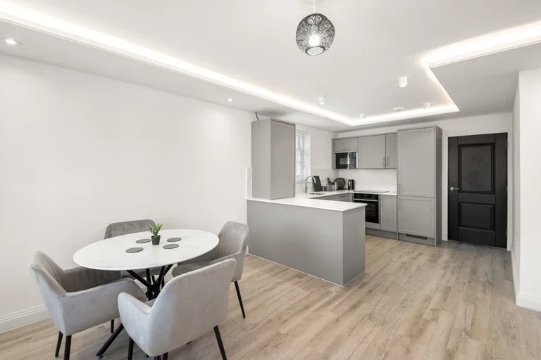 Flat Uxbridge Road in Greater London