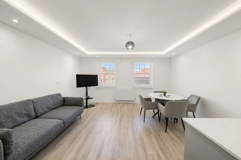 Flat Uxbridge Road in Greater London