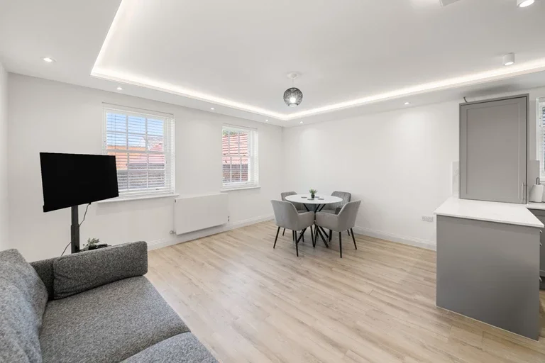 Flat Uxbridge Road in Greater London