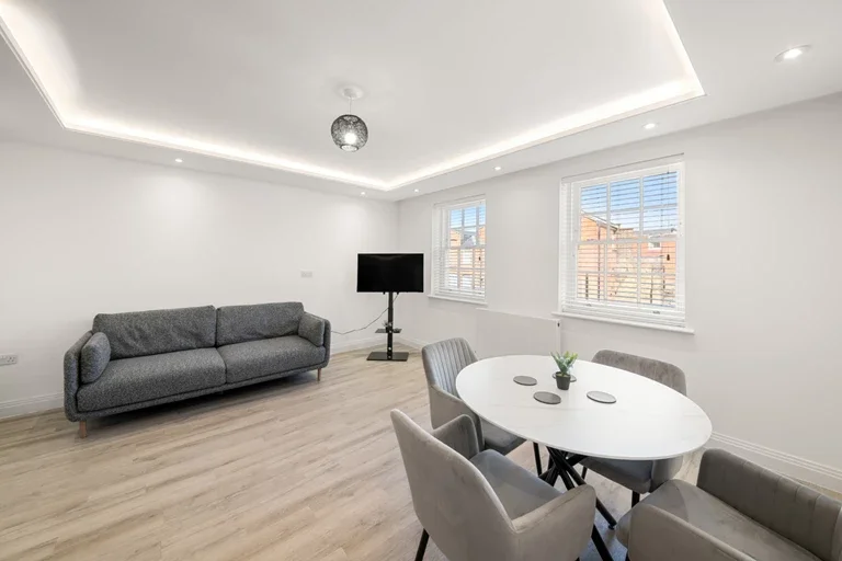Flat Uxbridge Road in Greater London