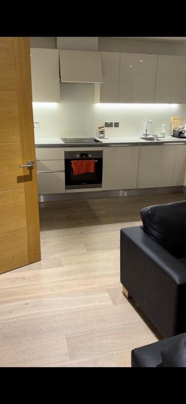 Room Chrisp Street in Greater London