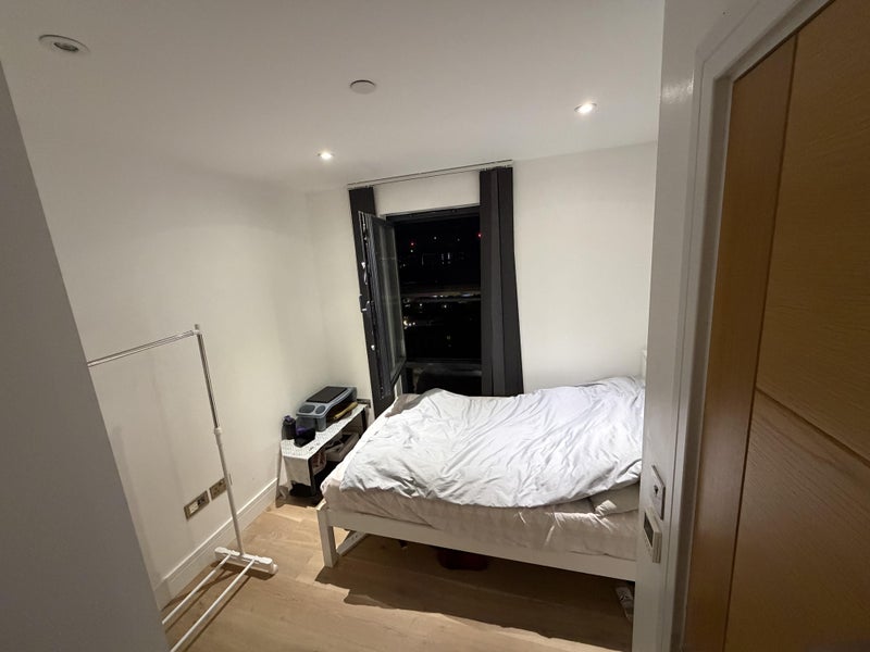 Room Chrisp Street in Greater London