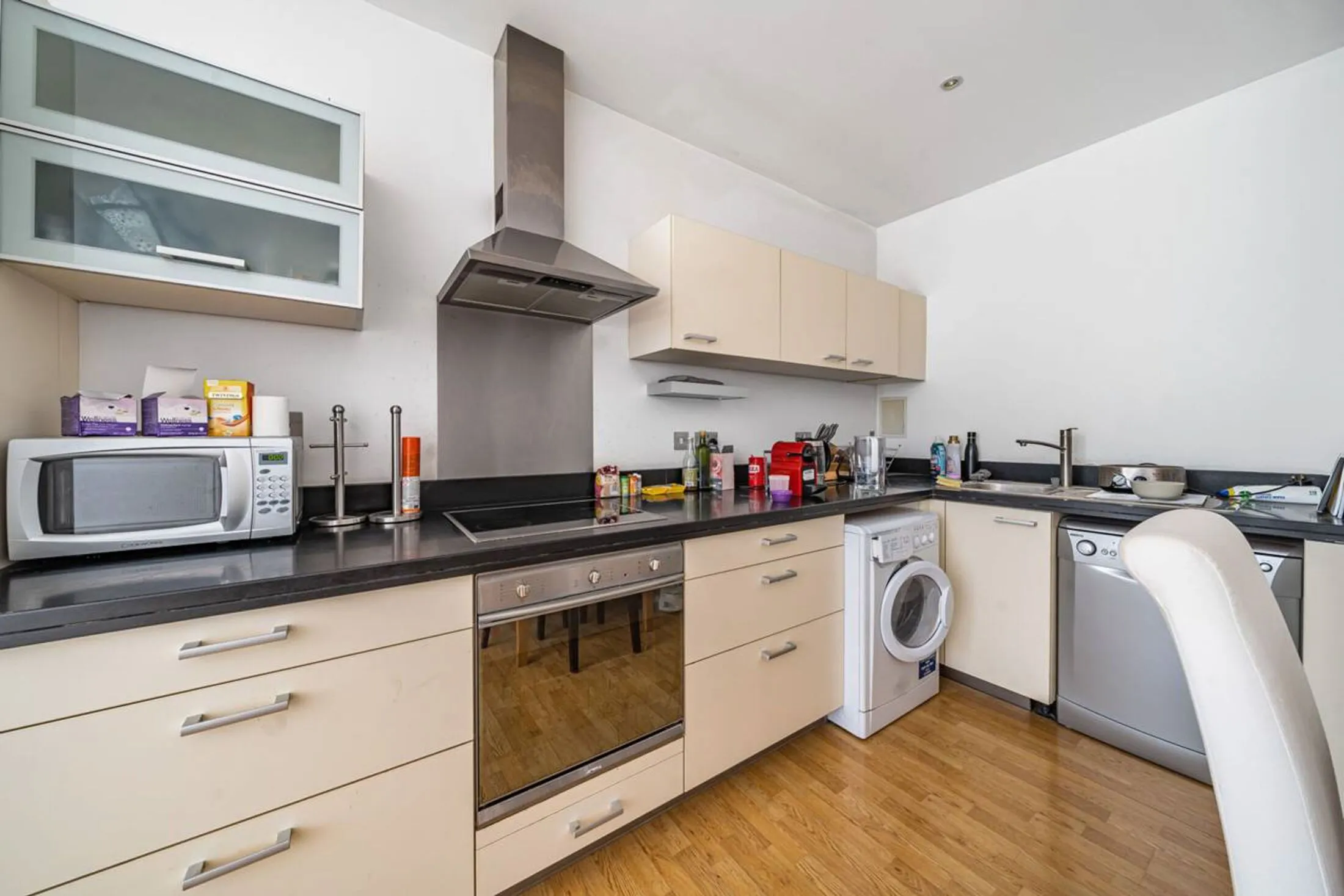 Flat Byng Street in Greater London