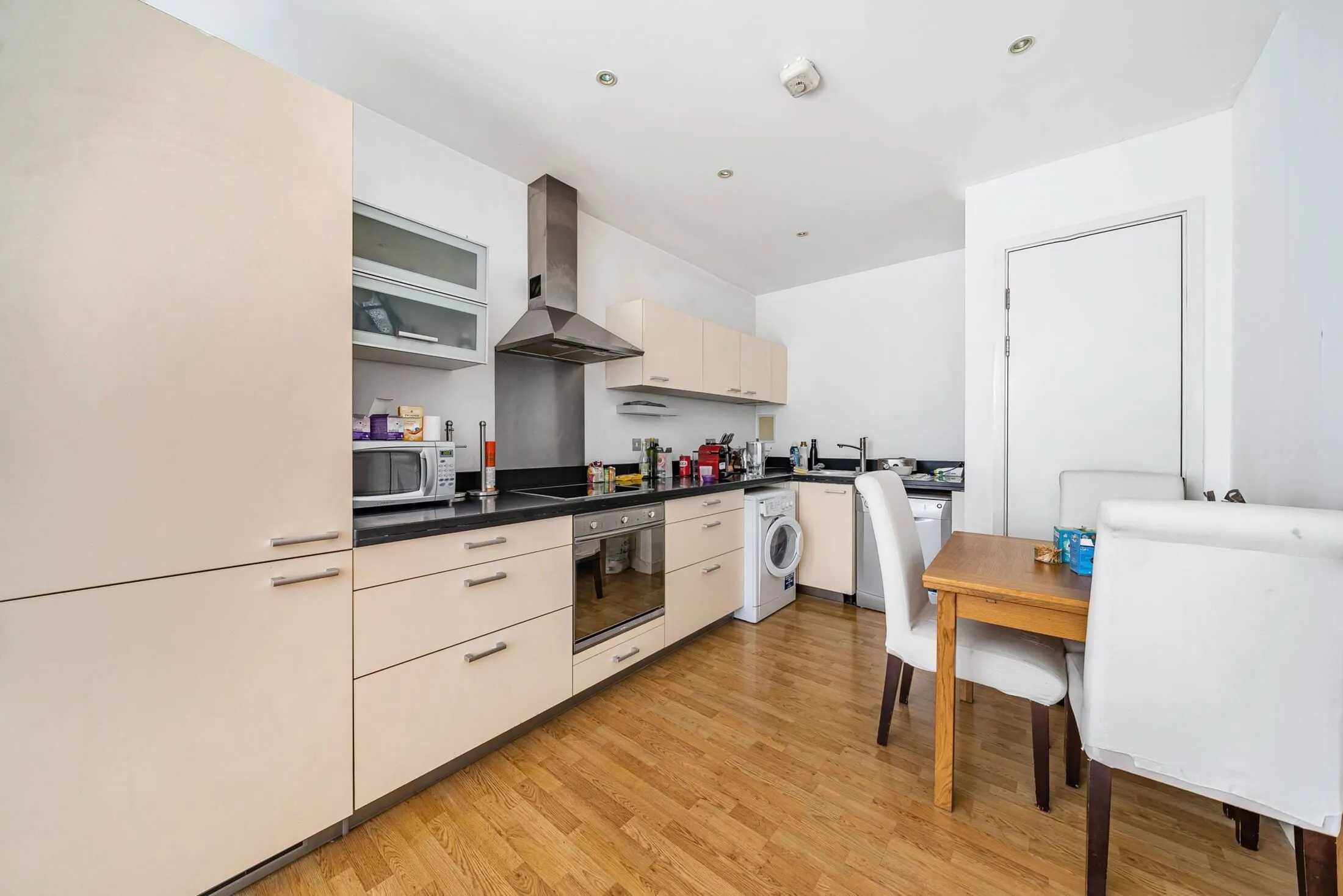 Flat Byng Street in Greater London