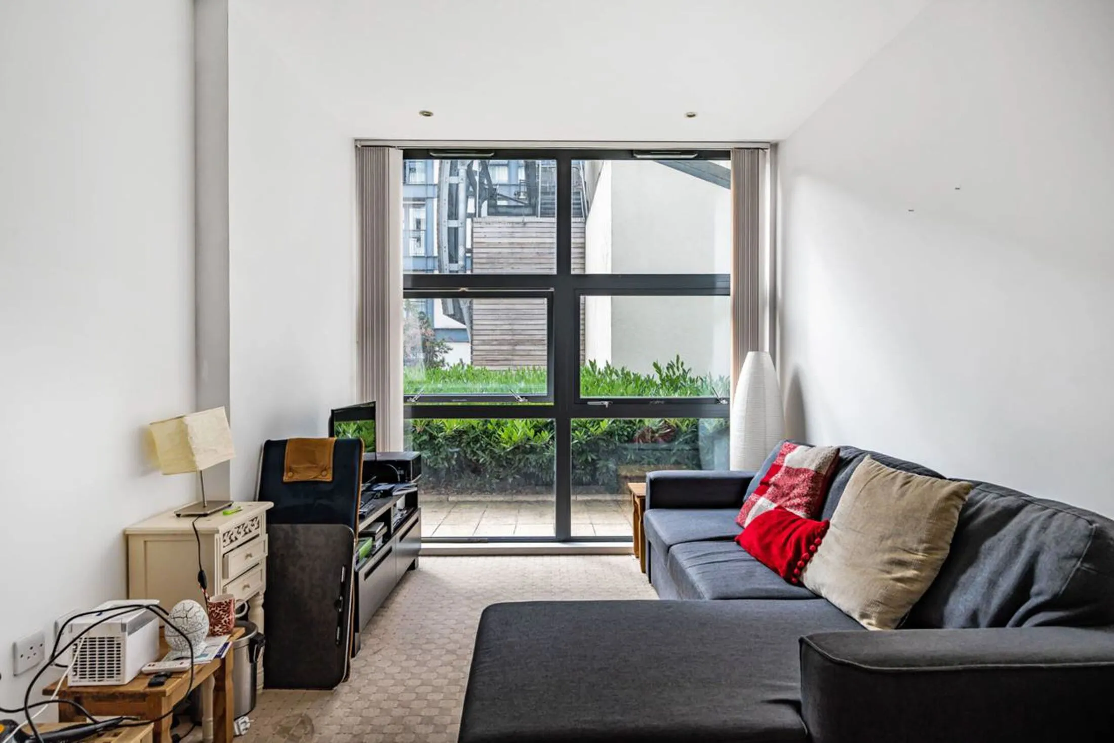 Flat Byng Street in Greater London