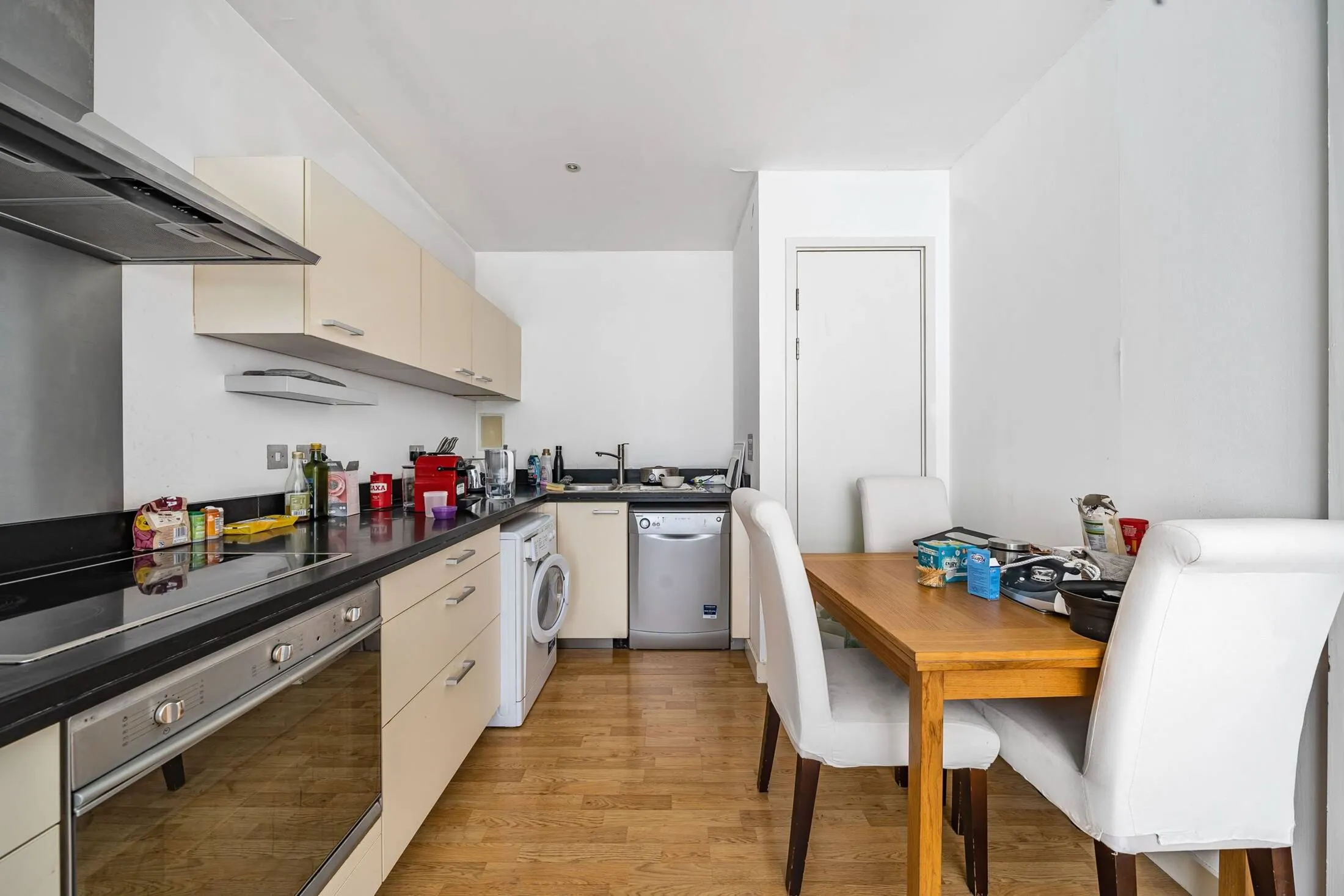 Flat Byng Street in Greater London