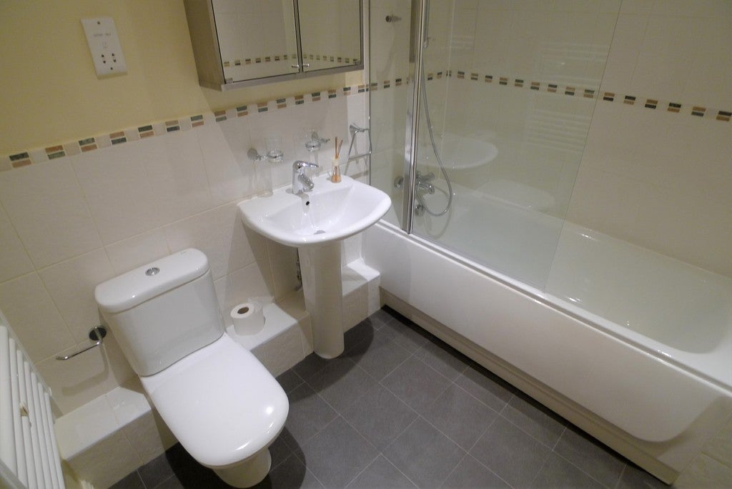 Flat Jenner Close in Greater London