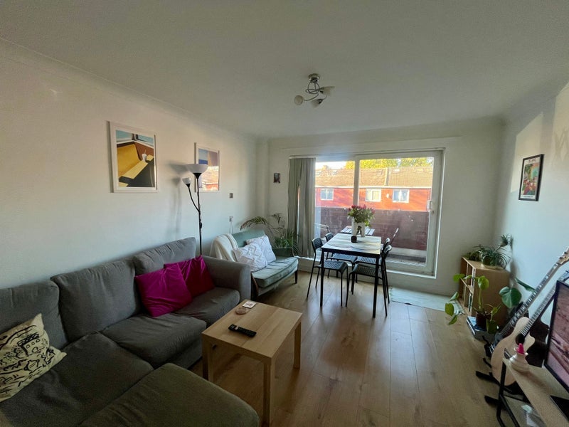 Room Waterloo Close in Greater London