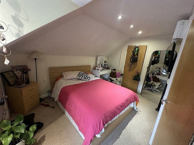 Room Culverhouse Gardens in Greater London