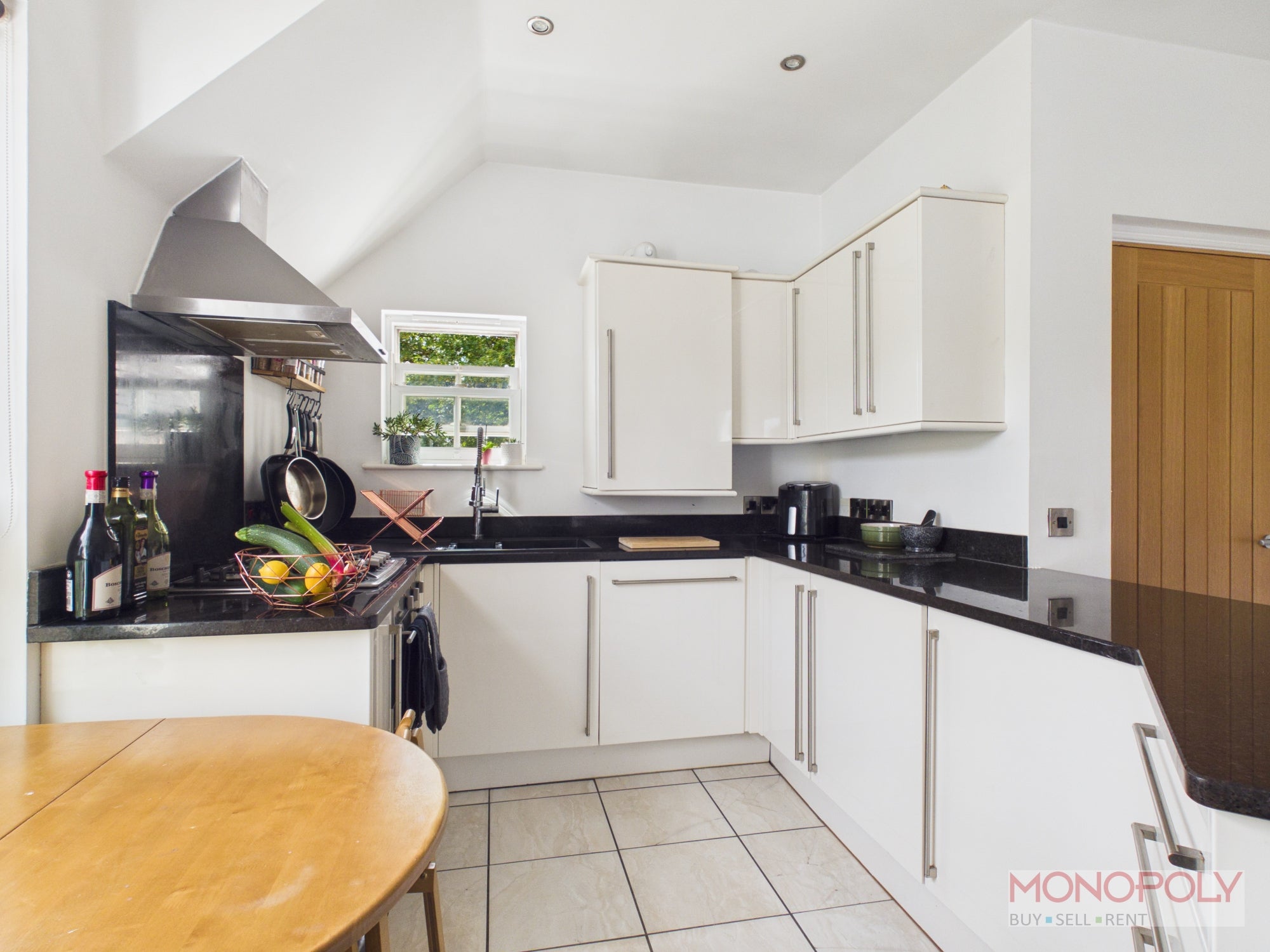 Flat Rhosnesni Lane in Acton