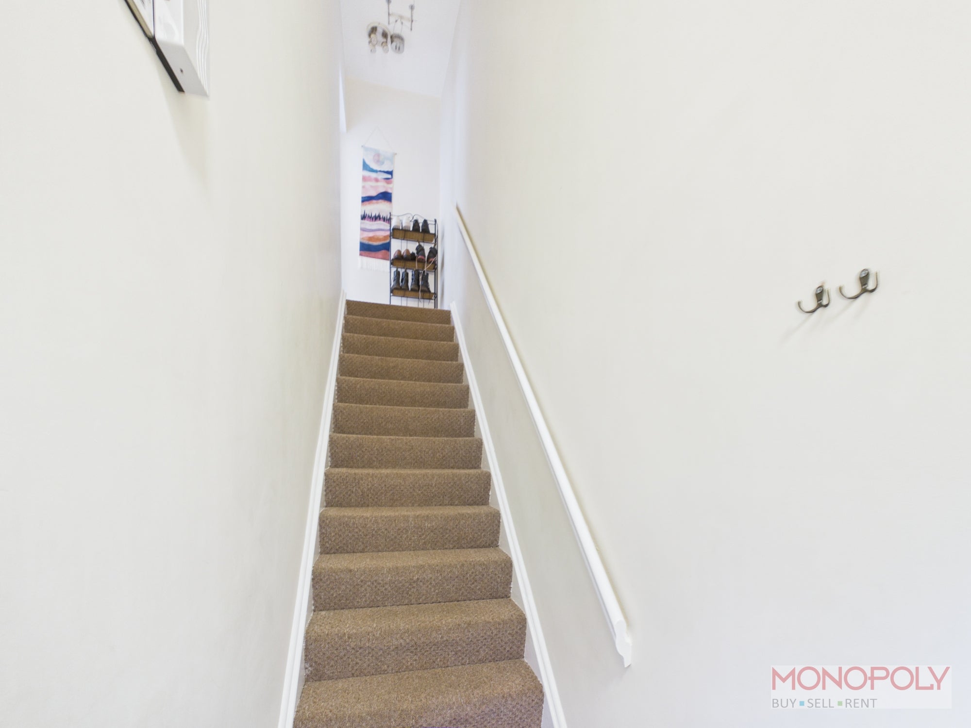 Flat Rhosnesni Lane in Acton