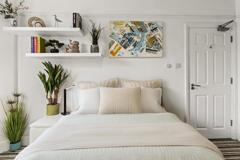 Room Garland Road in Poole