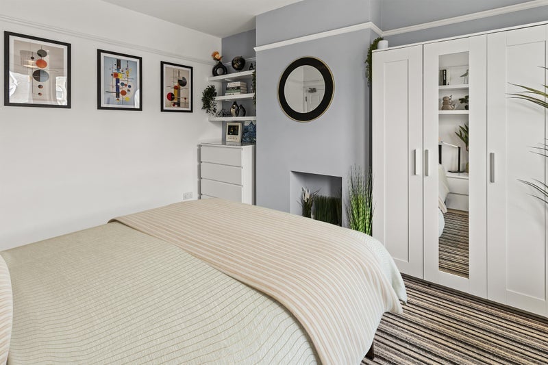 Room Garland Road in Poole