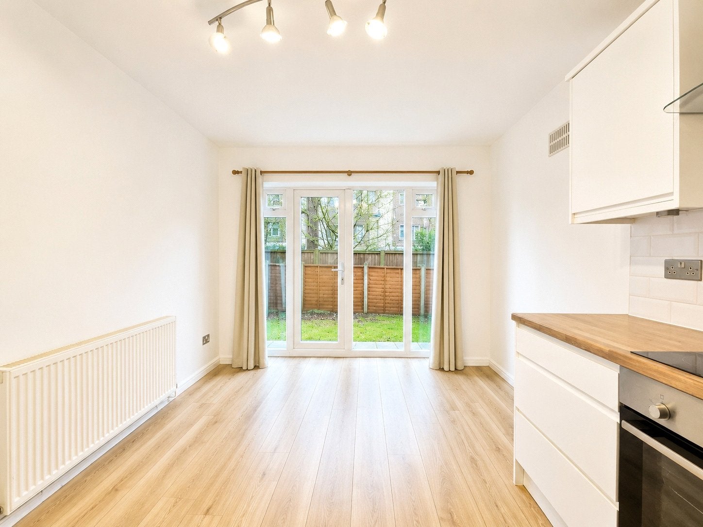 Flat Woodlands Court in Woking