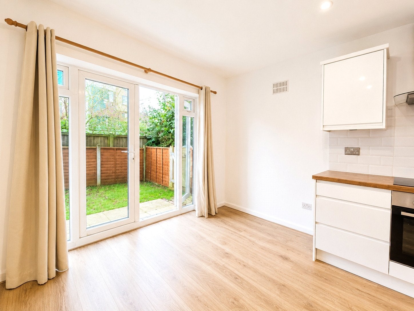 Flat Woodlands Court in Woking