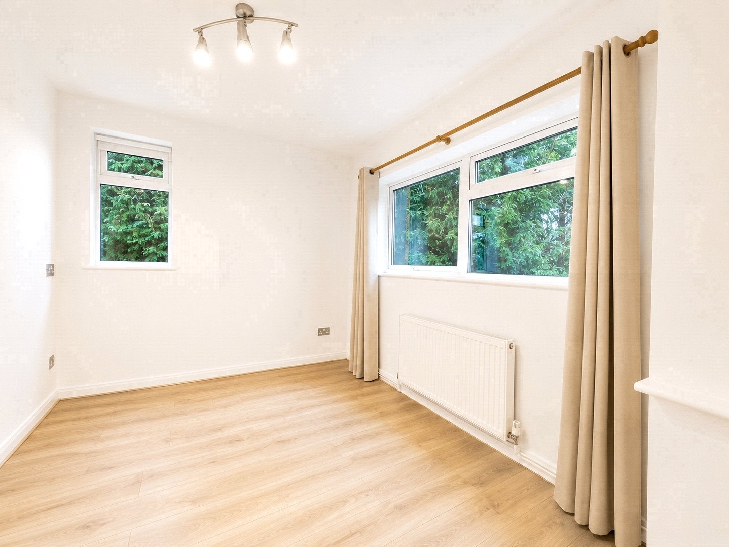 Flat Woodlands Court in Woking