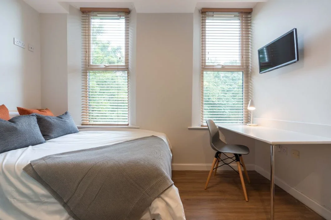 Flat Jesmond Road in Newcastle upon Tyne