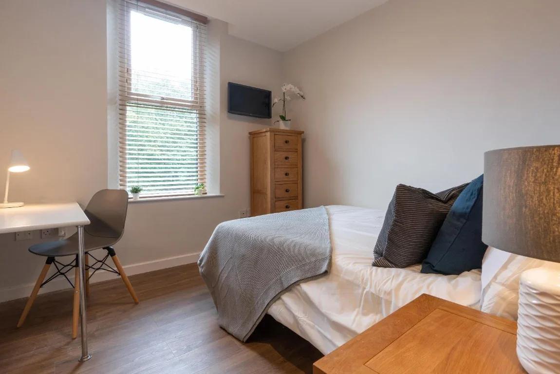 Flat Jesmond Road in Newcastle upon Tyne