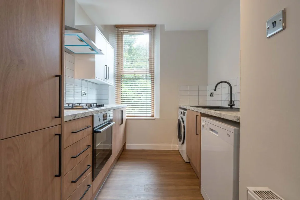 Flat Jesmond Road in Newcastle upon Tyne
