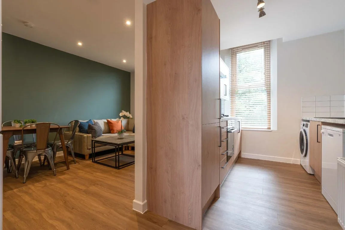 Flat Jesmond Road in Newcastle upon Tyne