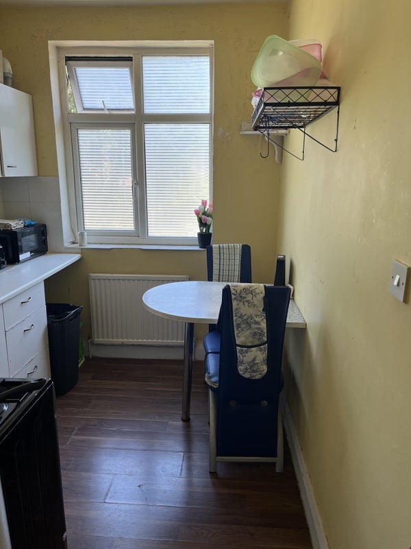 Room Downhills Way in Greater London