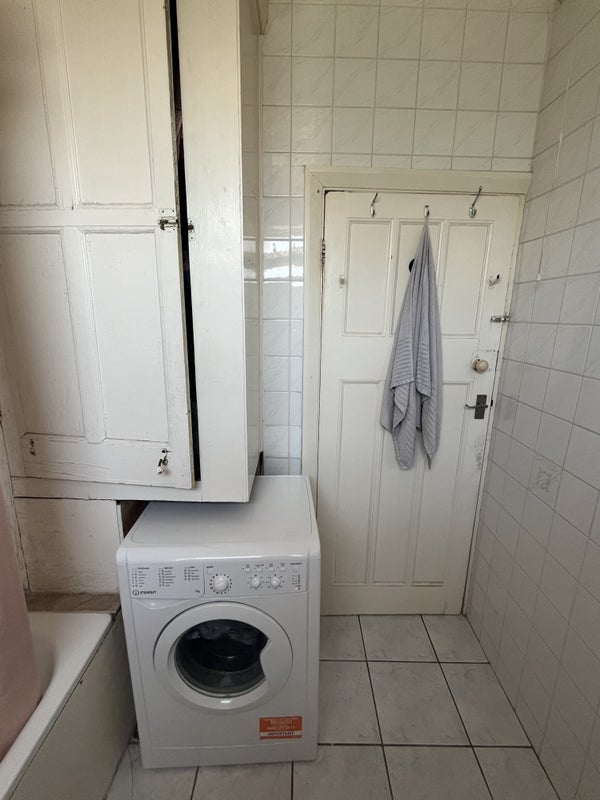 Room Downhills Way in Greater London