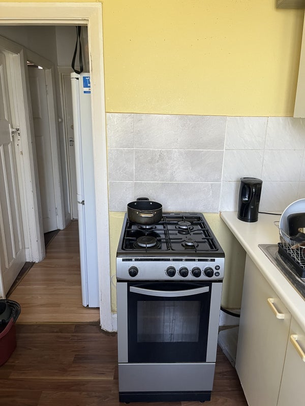 Room Downhills Way in Greater London