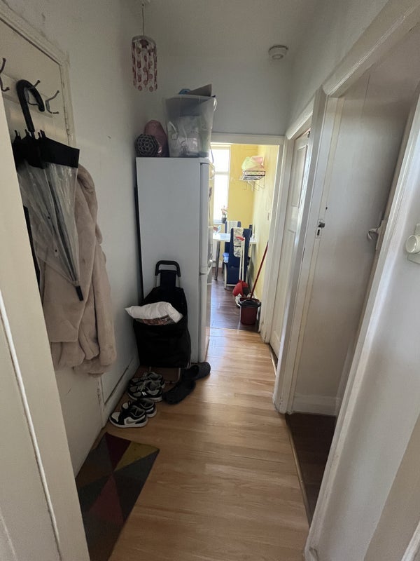 Room Downhills Way in Greater London