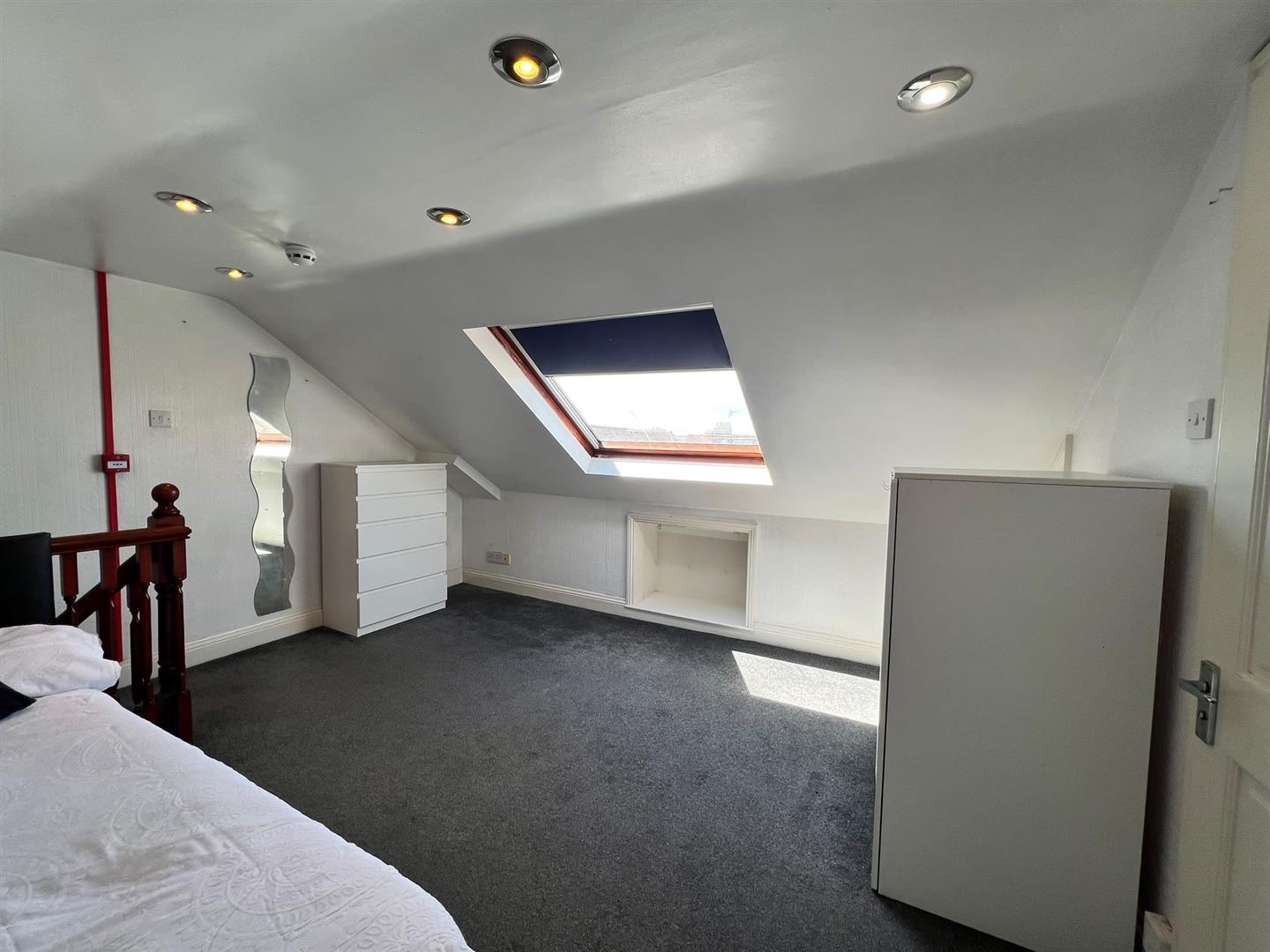 Room Vicarage Road in Watford