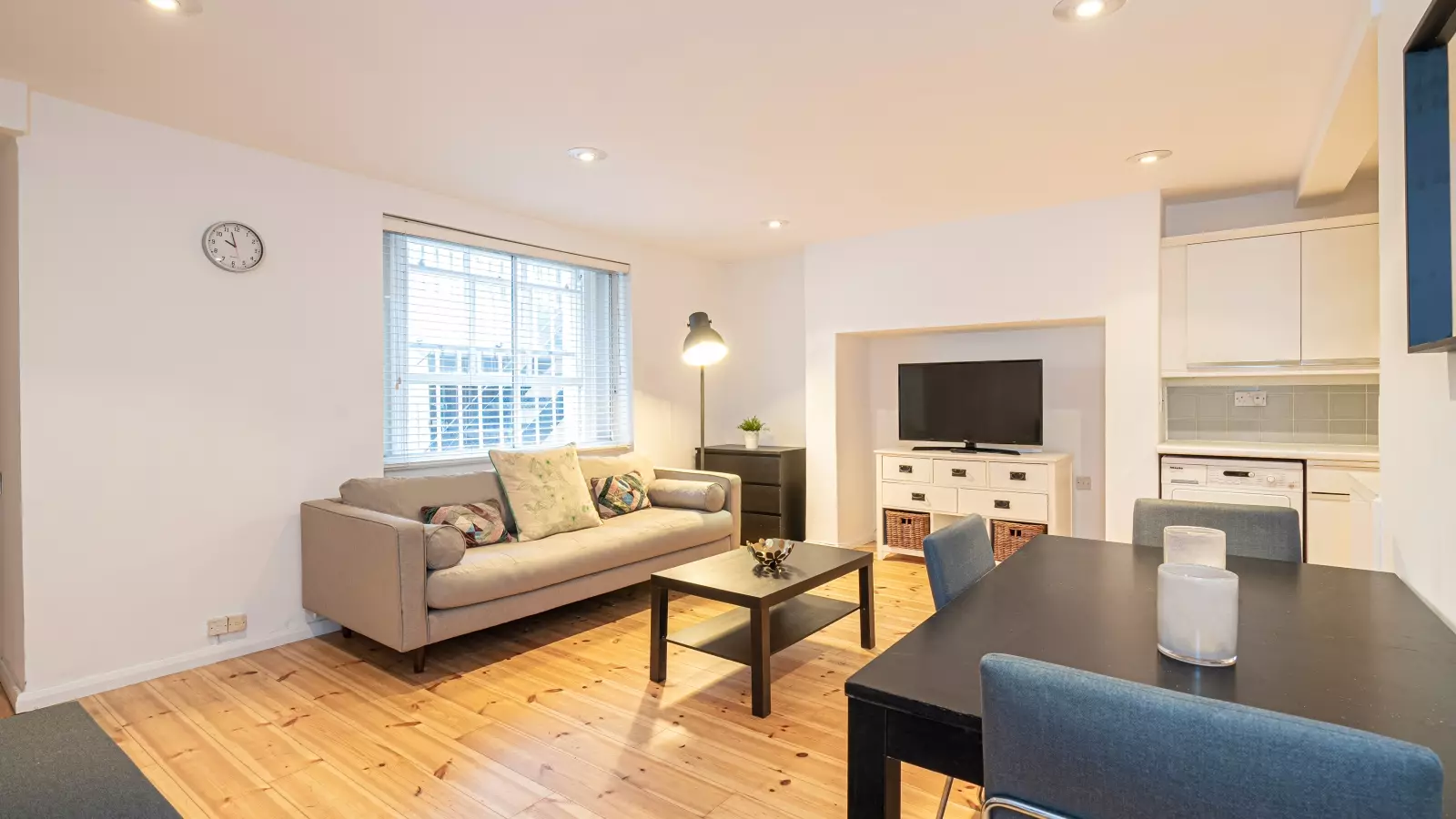 Flat Palgrave Gardens in City of Westminster
