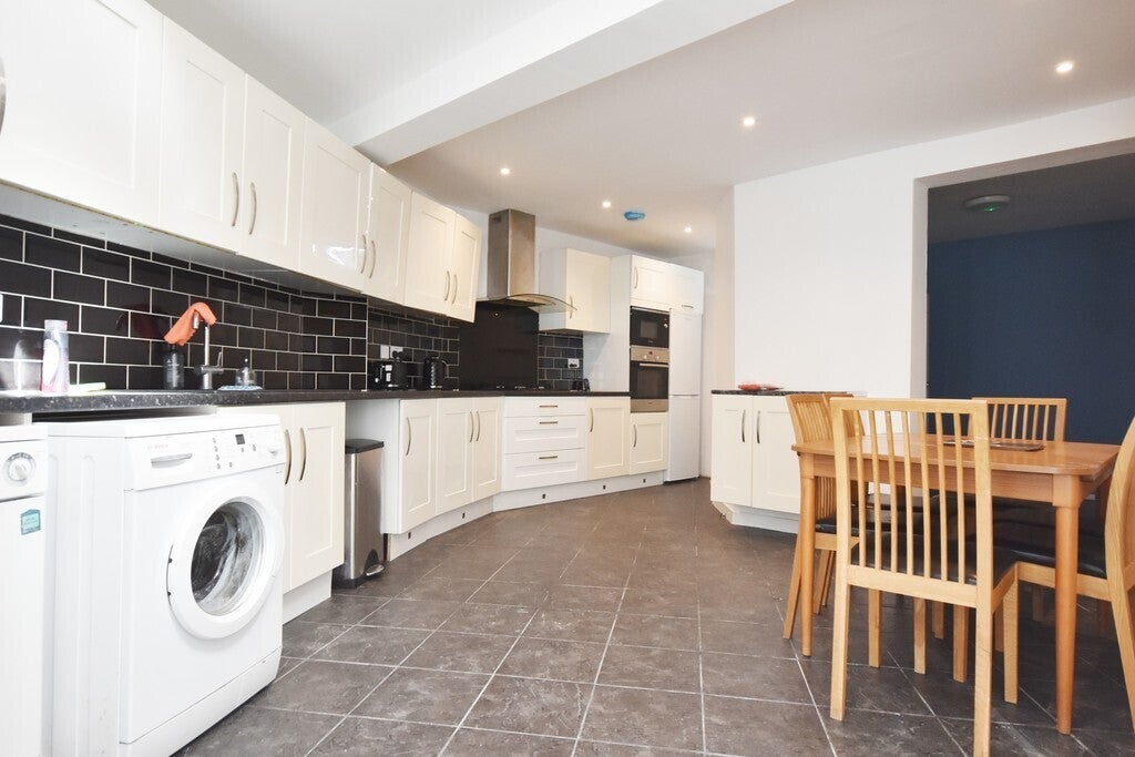Room Longfellow Road in Coventry