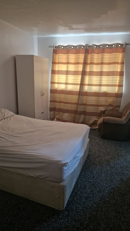 Room Northcote Avenue in Manchester