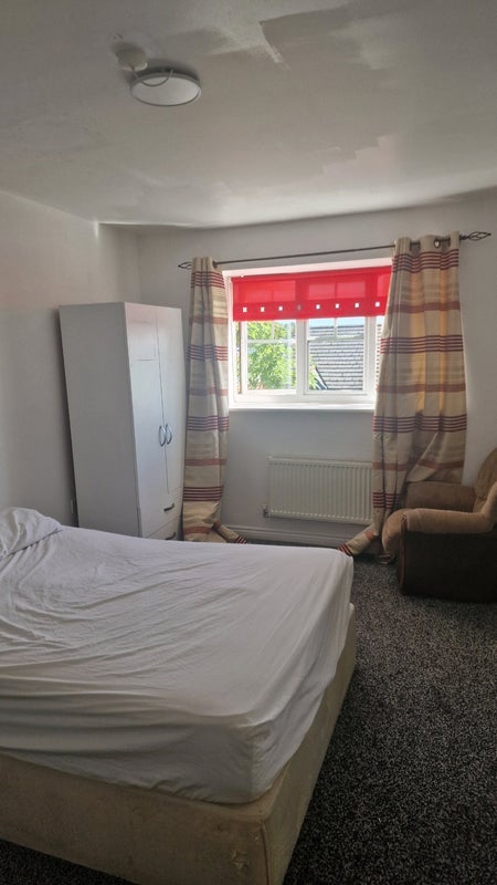 Room Northcote Avenue in Manchester